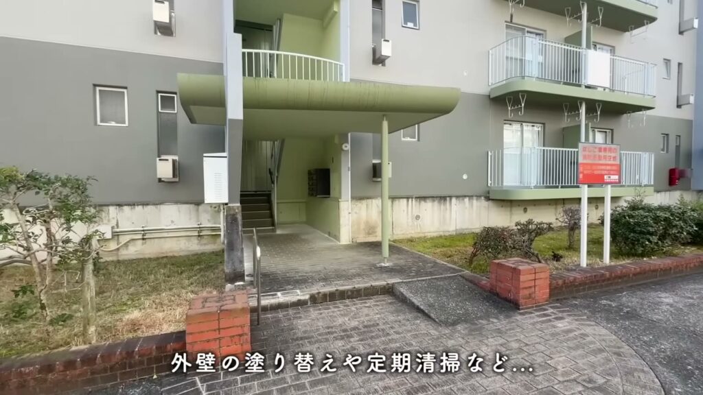 緑苑東 2LDKの階段室の入口