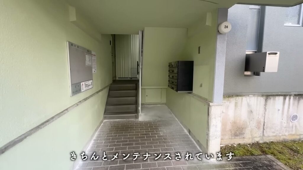 緑苑東 2LDKの階段室の内部