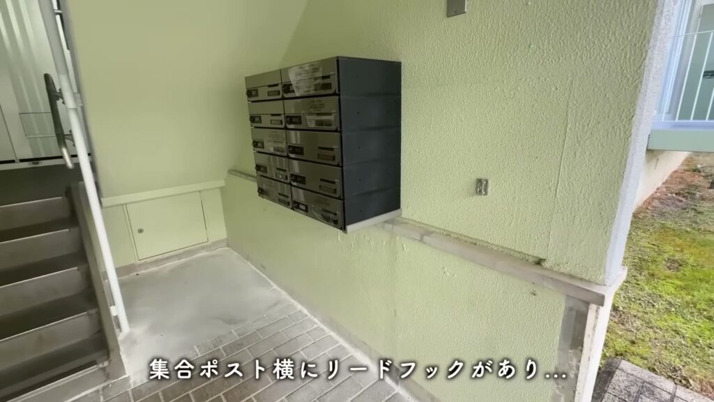 緑苑東 2LDKの集合ポストの横