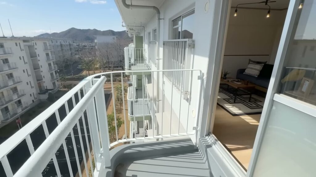 緑苑東 2LDKのバルコニーから室内