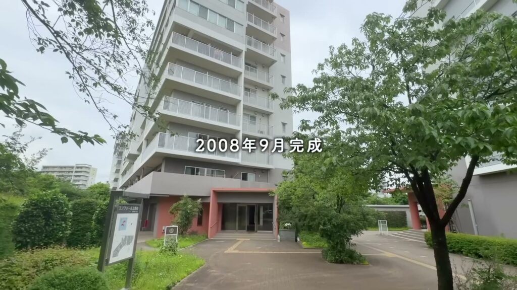 コンフォール上野台 2LDKの団地の外観