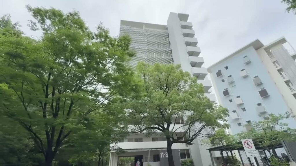シャレール東豊中 2DKの緑の中の住棟