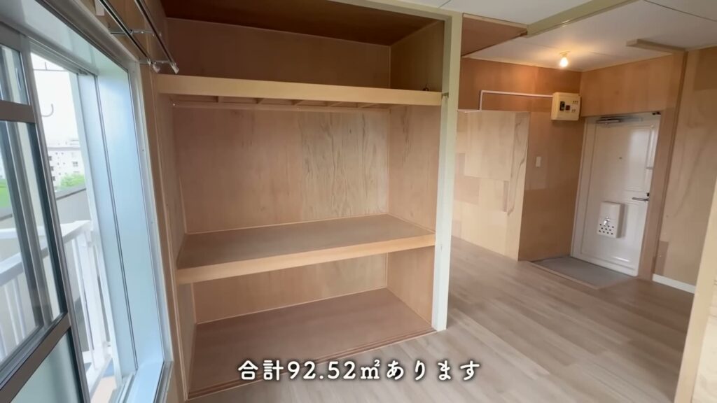 取手井野団地 3K+SFの棚と玄関側