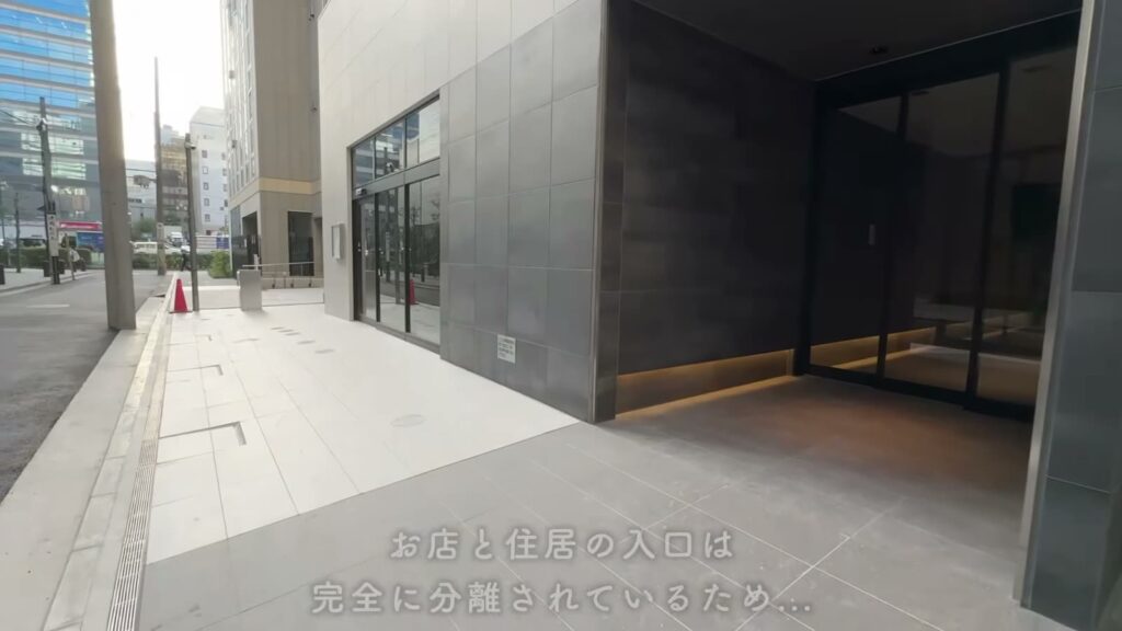 グレーシアフィット横浜 1Kの出入り口