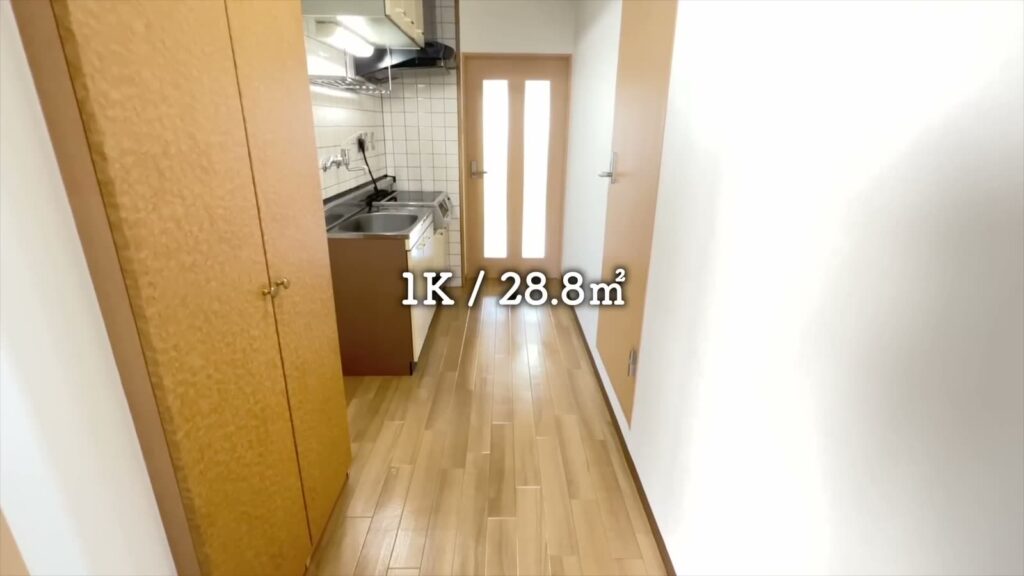 ハーモニーコート 1Kの玄関から室内