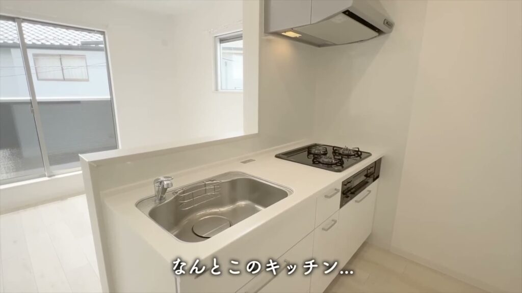 セミデタッチドハウス朝美 1LDKのキッチンの全景