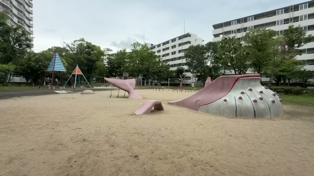 南港しらなみ 2LDKの団地内の遊具