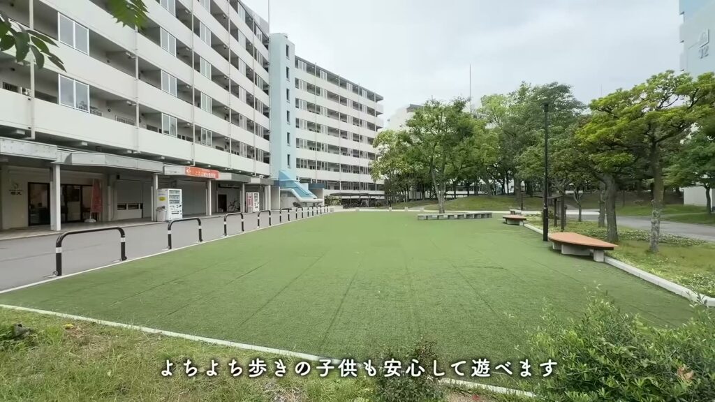 南港しらなみ 2LDKの人工芝の広場