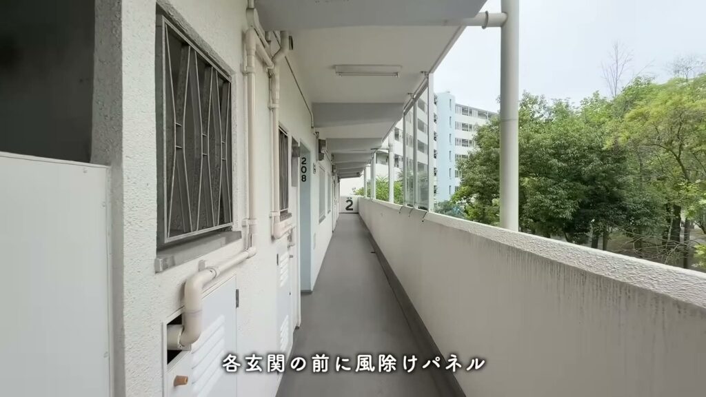南港しらなみ 2LDKの共用廊下