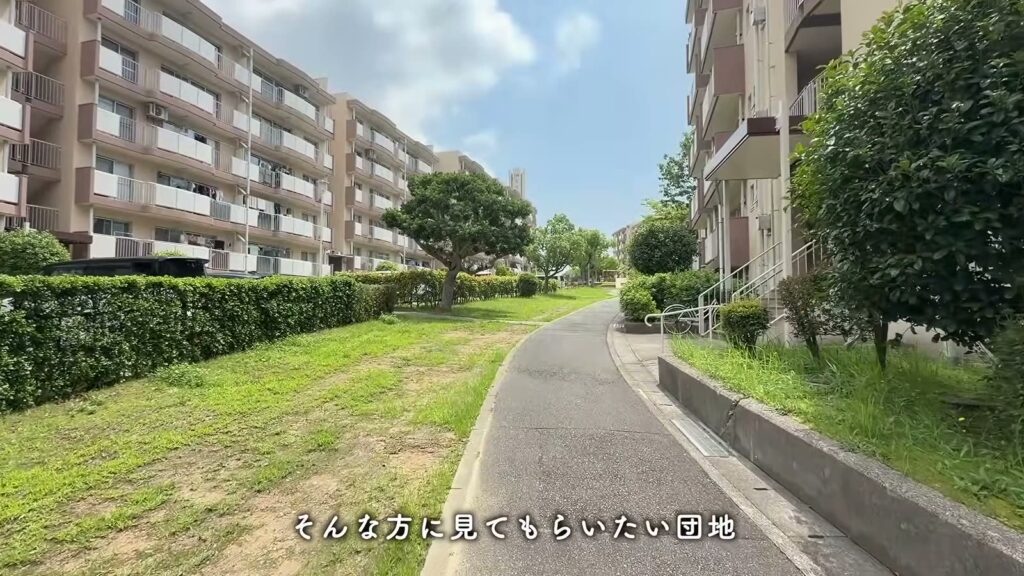 落合団地 2LDKの団地内の歩道