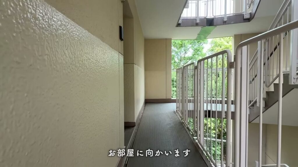 落合団地 2LDKの階段室