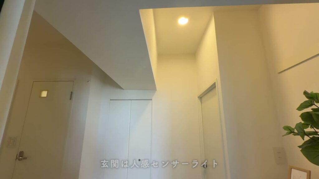 アーバンラフレ志賀 2LDKの玄関の照明