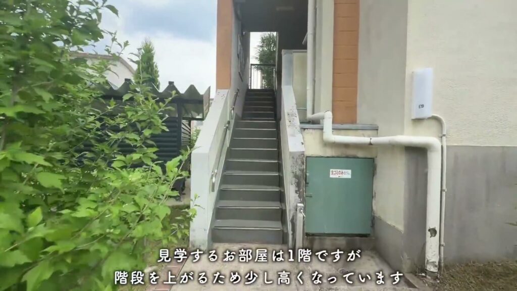 中登美第3 3DKの階段室