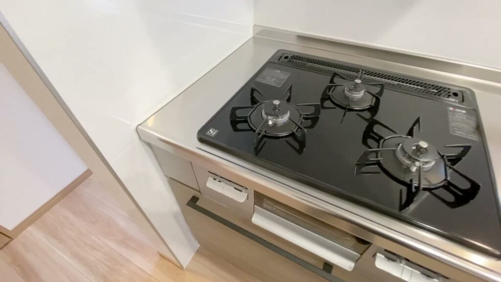 ラフィネフォート寝屋川 葛原新町6号地 3LDKの3口コンロ