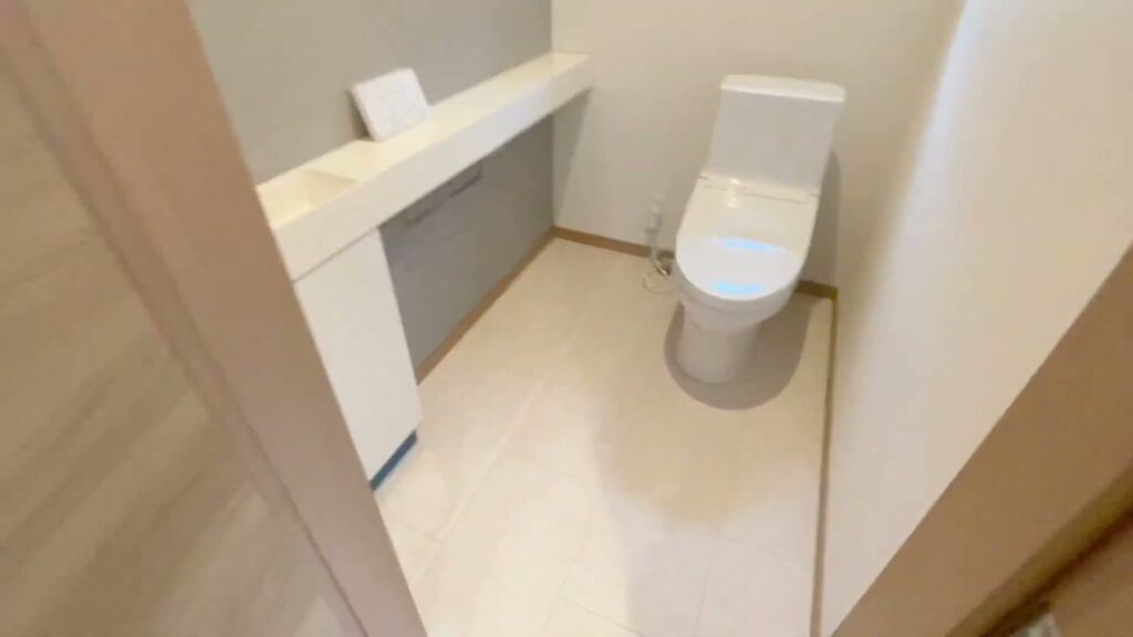 ラフィネフォート寝屋川 葛原新町6号地 3LDKのトイレ
