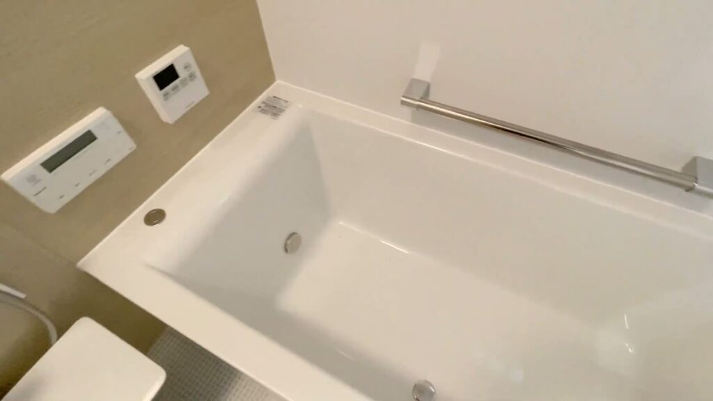 ラフィネフォート寝屋川 葛原新町6号地 3LDKの浴槽