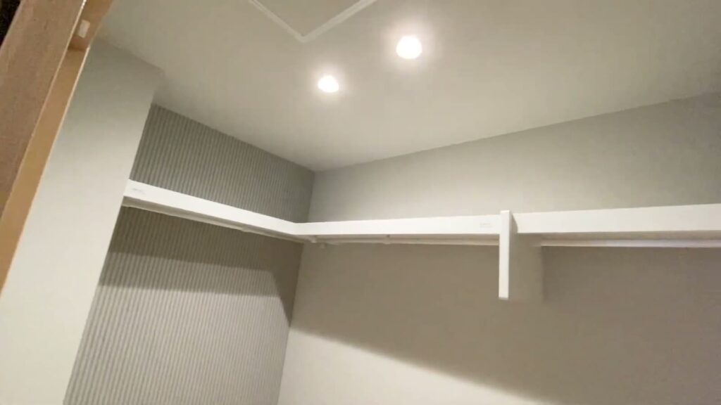 ラフィネフォート寝屋川 葛原新町6号地 3LDKのハンガーパイプ