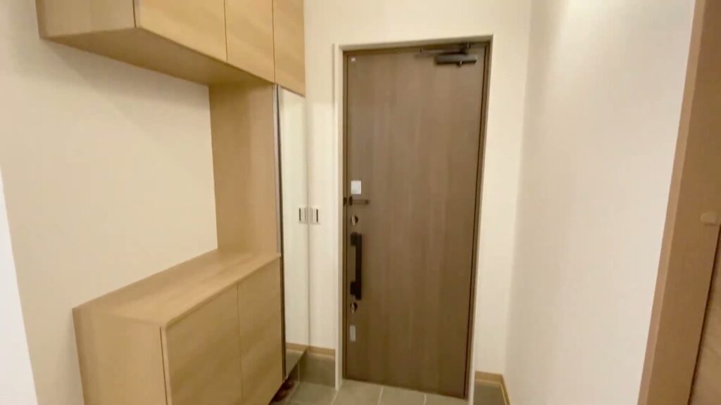 ラフィネフォート寝屋川 葛原新町6号地 3LDKの玄関