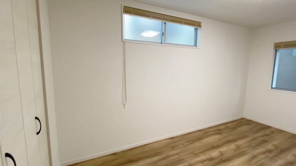 ルミナフォート寝屋川 池田2号地 3LDKの窓とクローゼット
