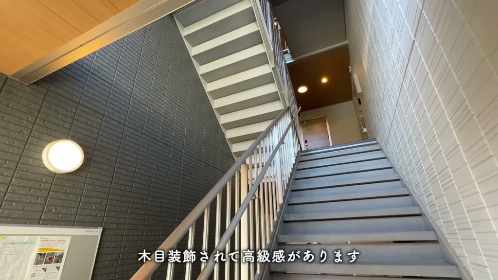 オリーブ東雲本町 ワンルームの階段