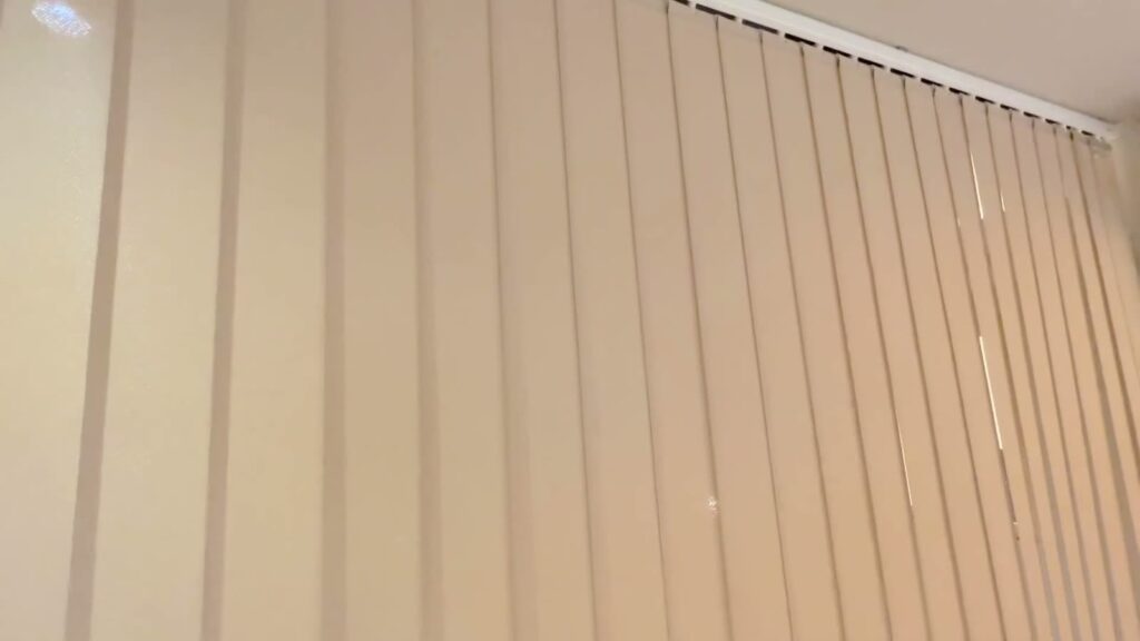 1LDKのバーチカルブラインド