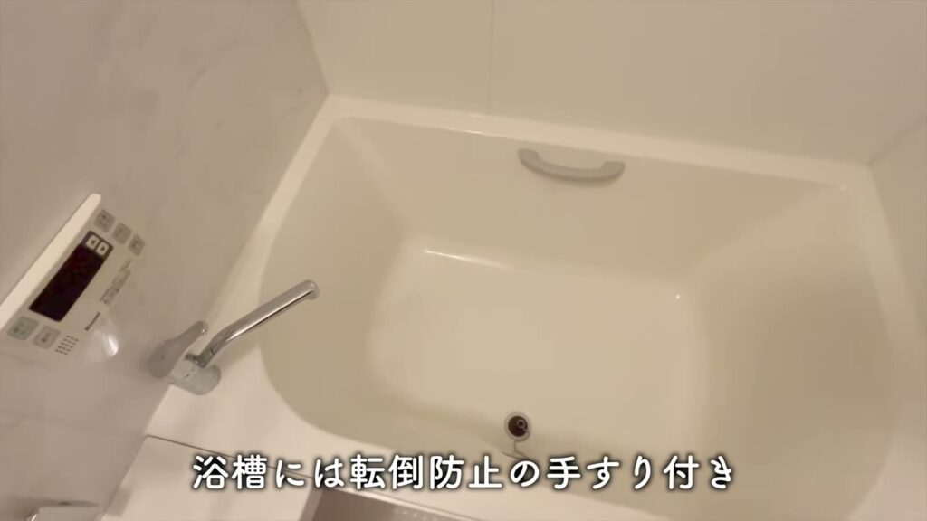 1Rの浴槽の内側