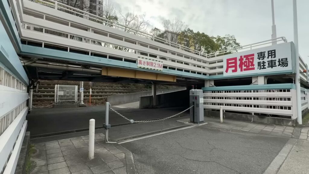 レ・ジェイド南港 3LDKの月極駐車場