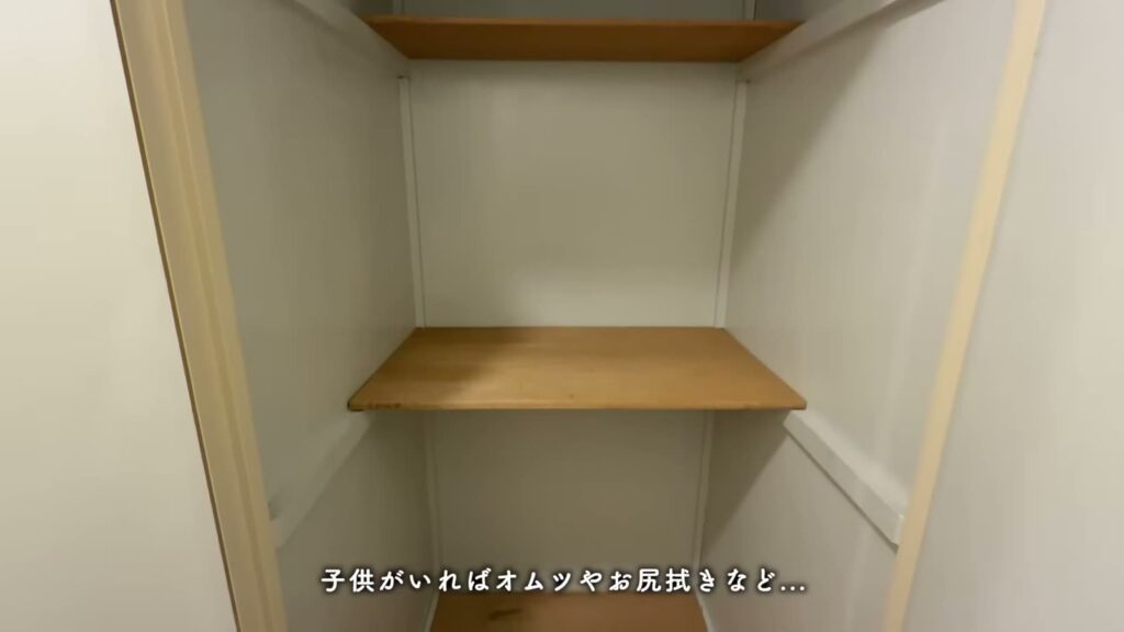 尾上団地 2LDKの廊下の物入れ