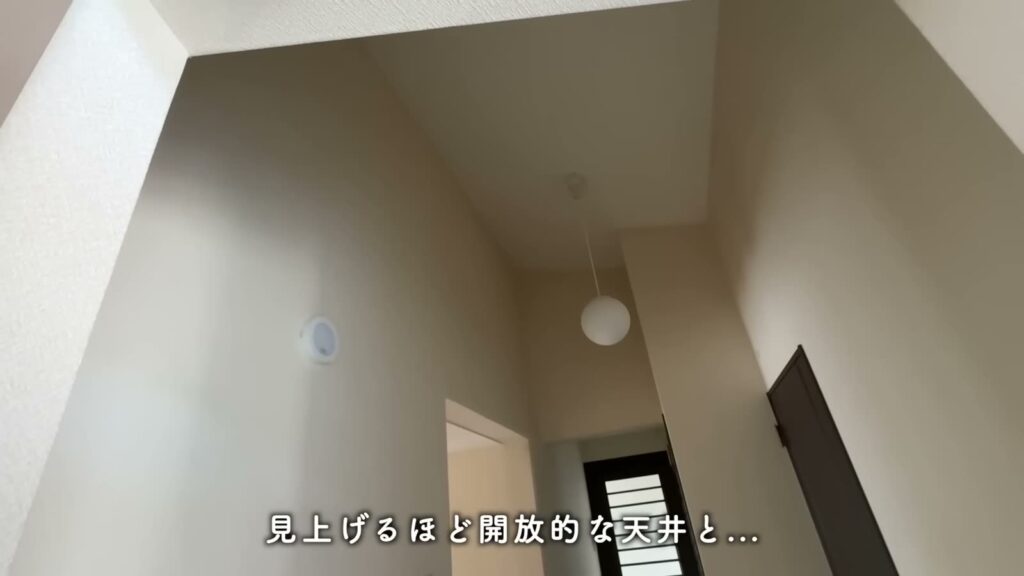 鈴が峰第六 3LDKのホールの勾配天井