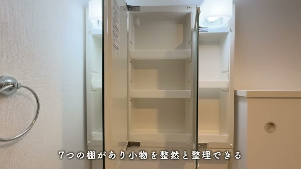 コンフォール松原 3LDKの洗面台の鏡裏