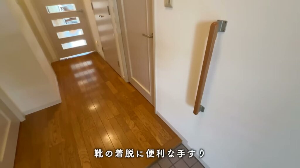 アーバンラフレ小幡 3LDKの玄関の手すり