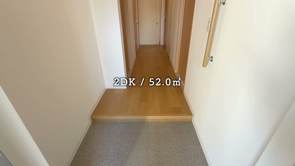 アルビス緑丘 2DKの玄関