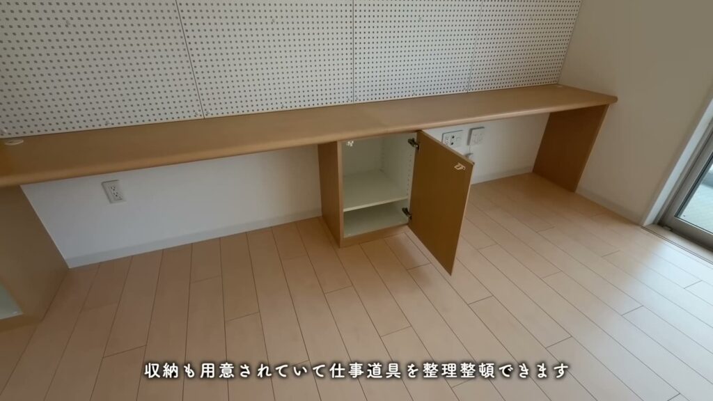 ハートアイランド新田四番街 3LDKのデスク下の収納