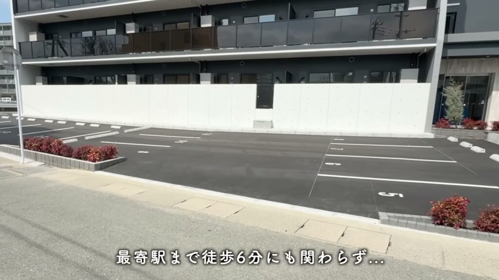 RJRクオーレ東比恵 2LDKの外観と駐車場