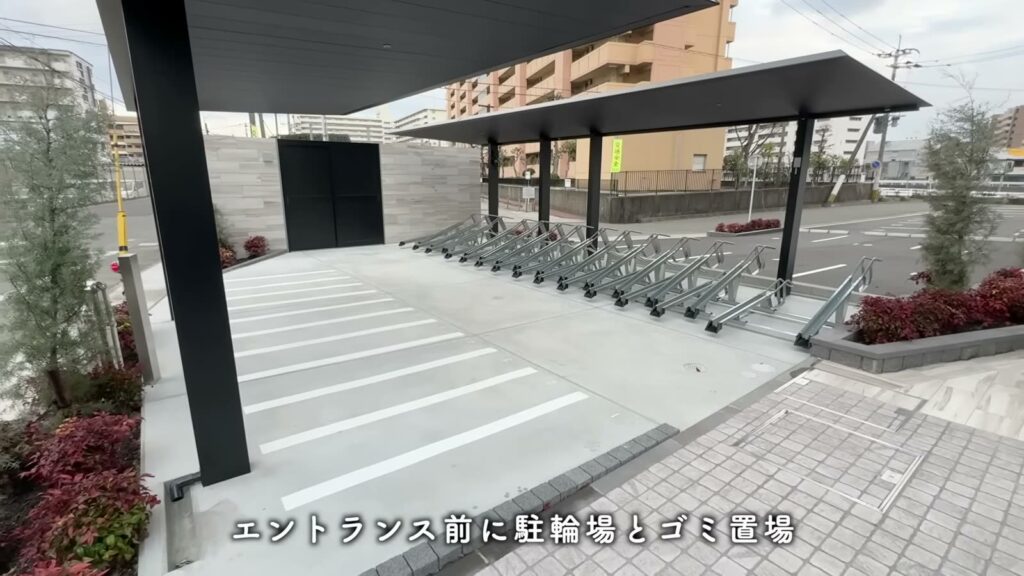 RJRクオーレ東比恵 2LDKの駐輪場とゴミ置場