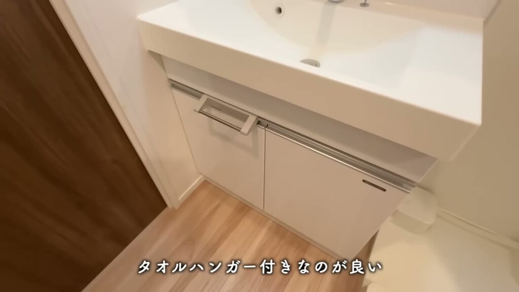 RJRプレシア博多 2LDKの洗面台の収納