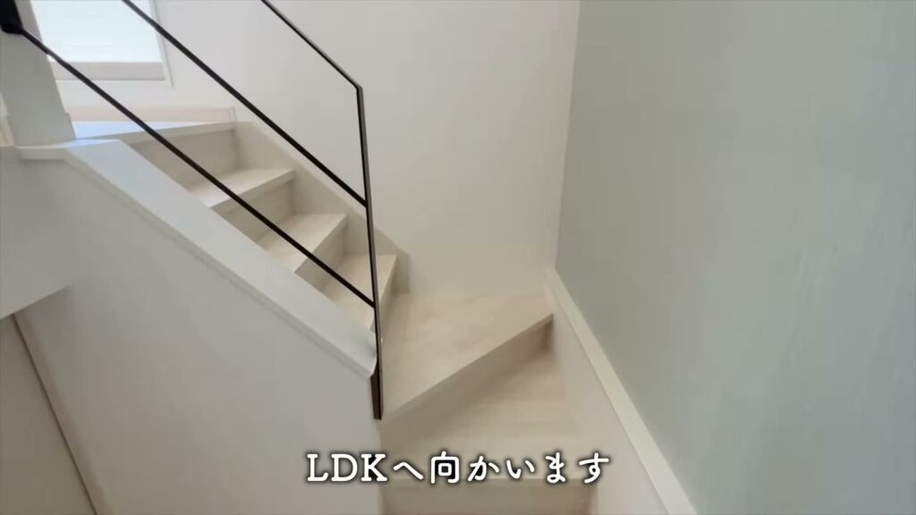 ADC大橋南グラン 1LDKのLDKへの階段