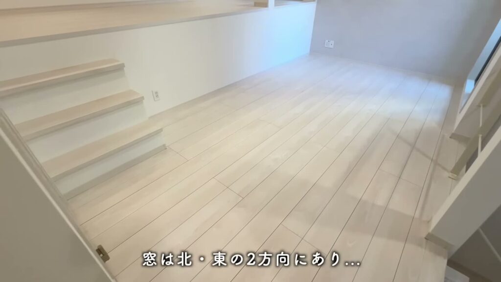 ADC日進グロース 1LDKのLDKとロフトの階段