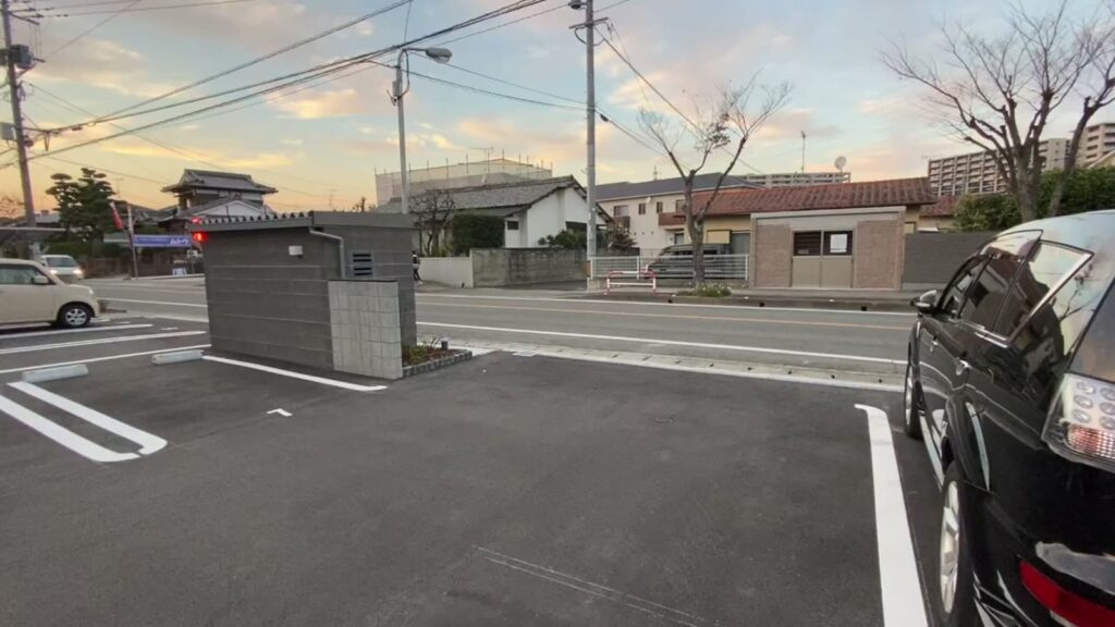 D-roomケヤキ通り B棟 2LDKの駐車場