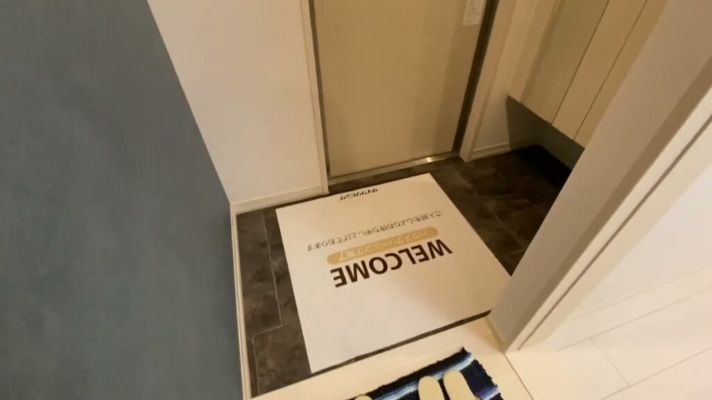 D-roomケヤキ通り B棟 2LDKの玄関