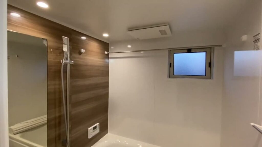 D-roomケヤキ通り B棟 2LDKの浴室の窓