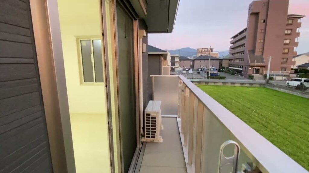 D-roomケヤキ通り B棟 2LDKのバルコニーの奥