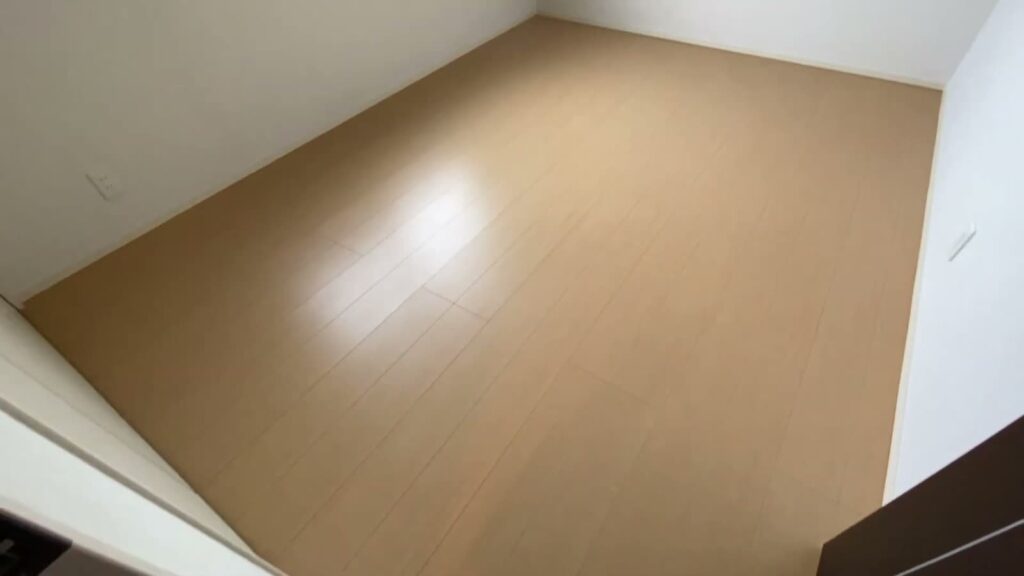 ガーデンハウスA棟 3LDKの洋室全景