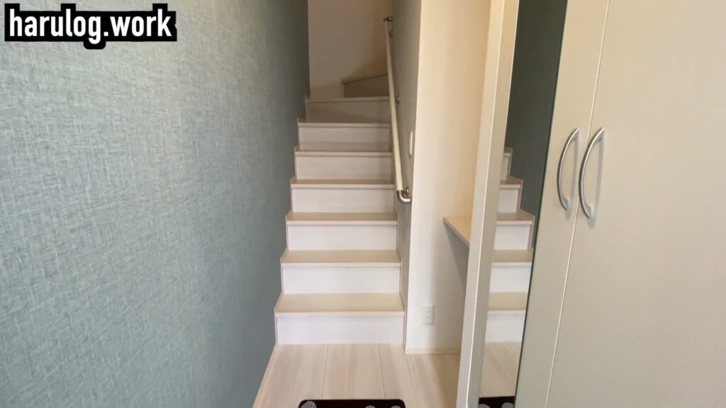 D-room唐原B棟 2LDKの階段
