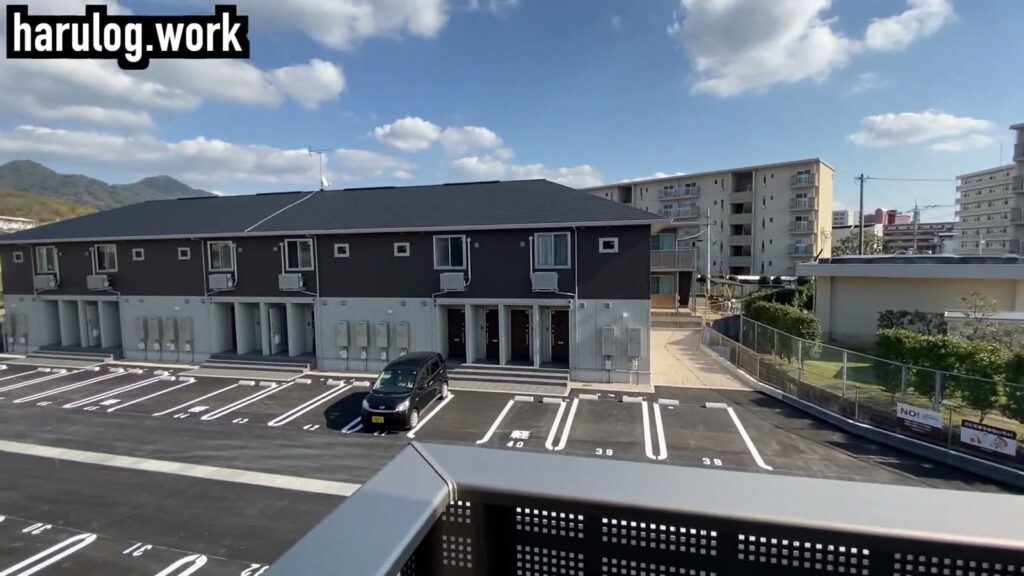 D-room唐原B棟 2LDKの駐車場側