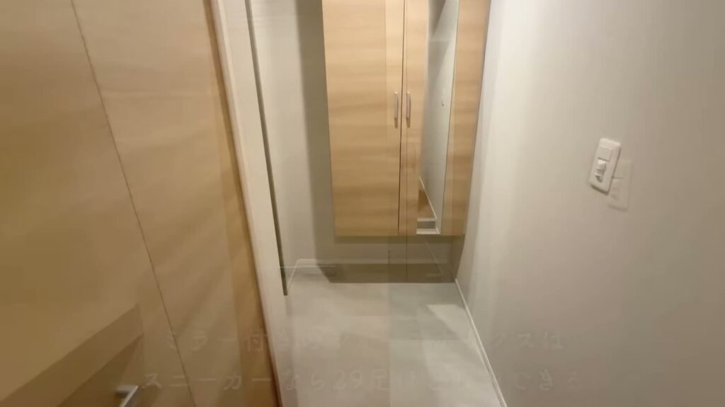 2LDKの玄関と廊下