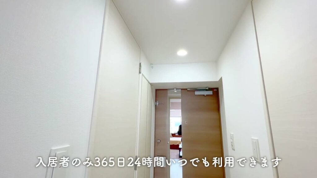 PREMIUM CUBE 上野毛 #mo 1DKの玄関前