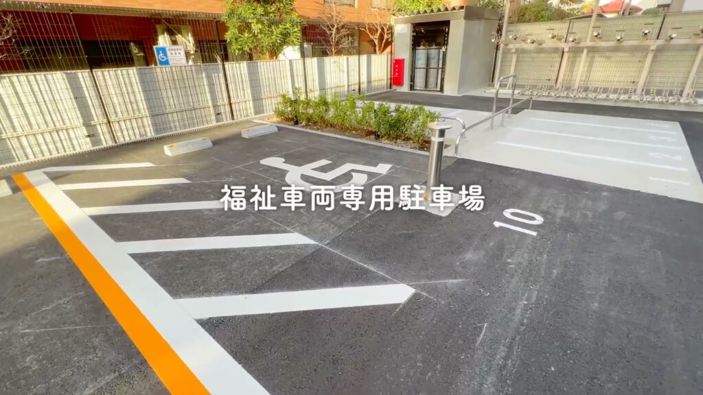 ハーモニーレジデンスパレスフロント 1LDKの福祉車両専用駐車場