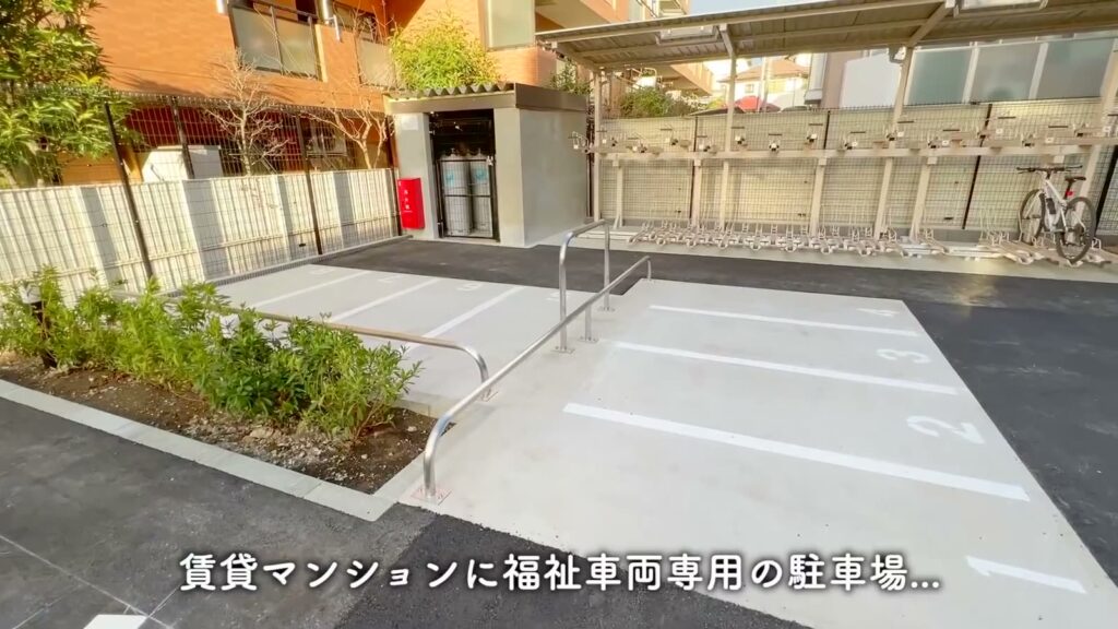ハーモニーレジデンスパレスフロント 1LDKの駐車場と駐輪場