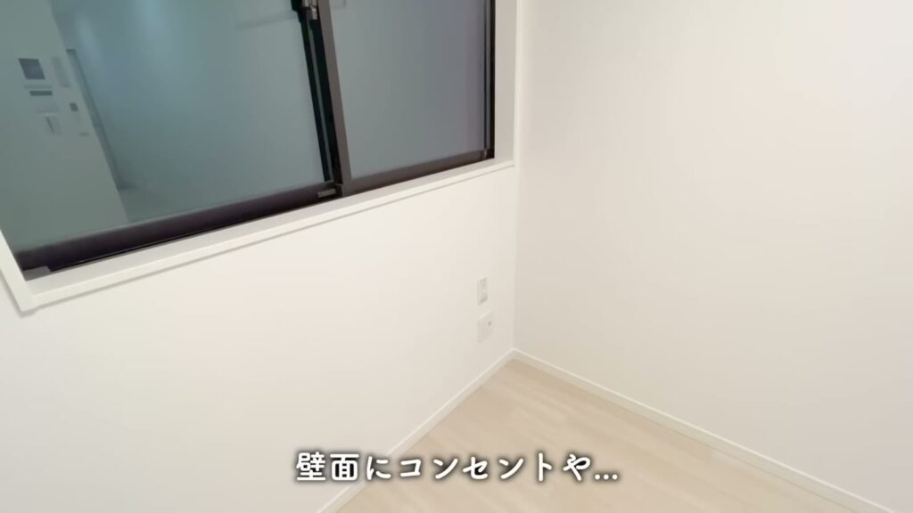 BACE小田 ワンルームの窓辺のコンセント